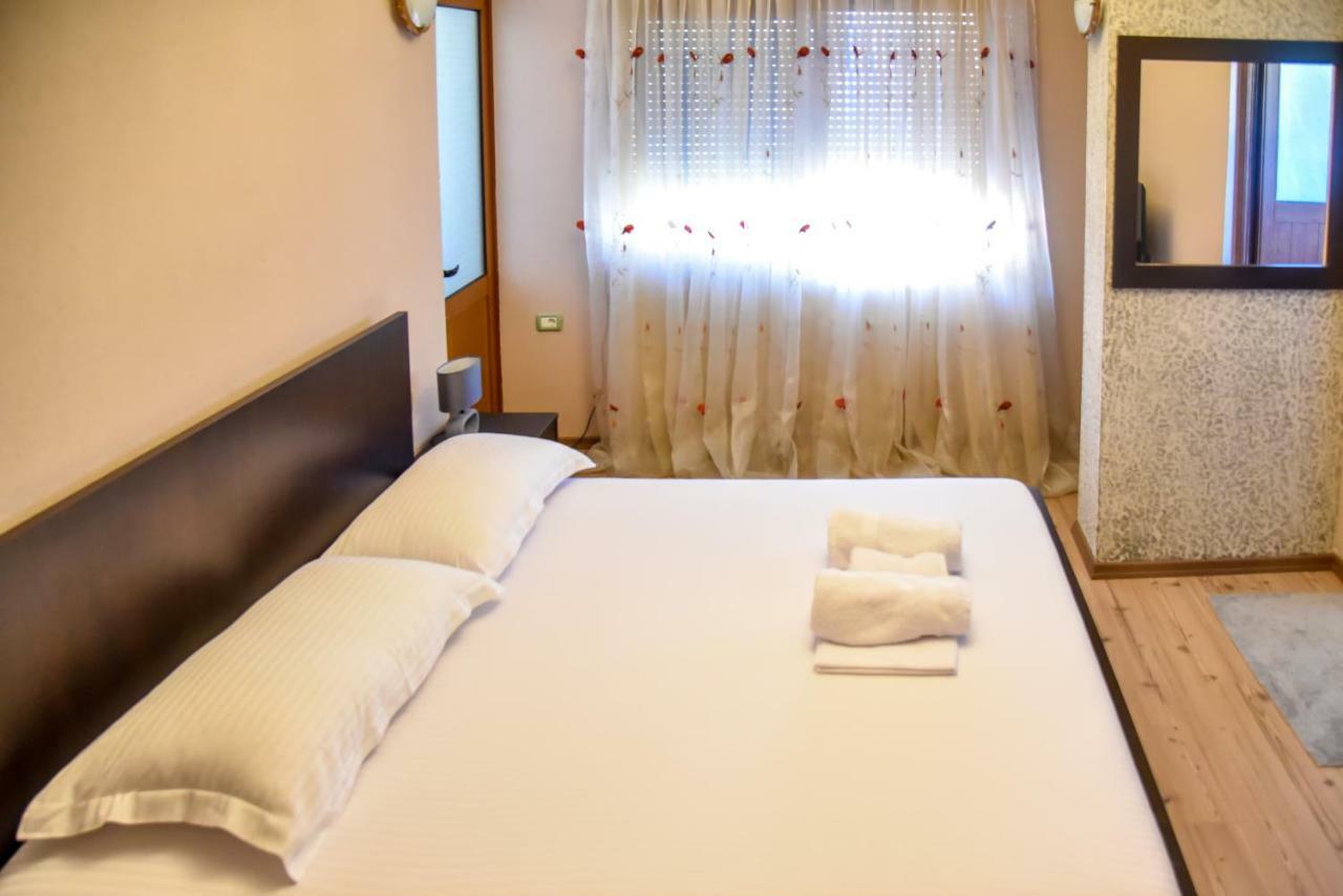 Hotel Sofra Гирокастра Экстерьер фото